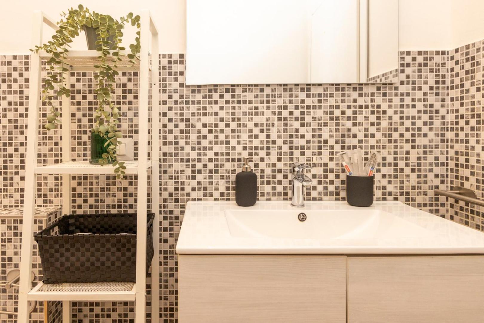Loft Luxury Design- With 2 Bedrooms -wifi Ultra-5min Metro Appartamento Milano